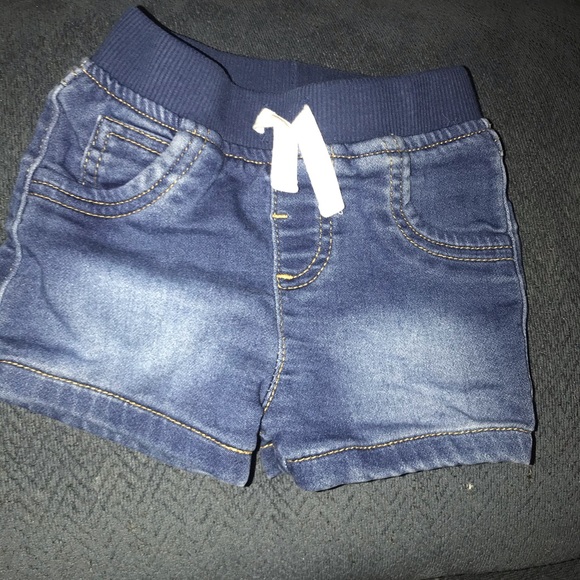 Pair of baby shorts - Picture 3 of 4
